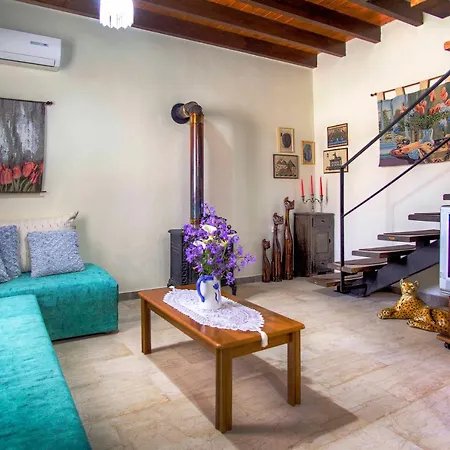 Yvoni Village House Apartment *